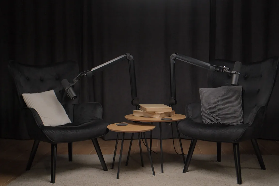 Dark Lounge, Mesa redonda · cortinas — Palette Studio Valencia