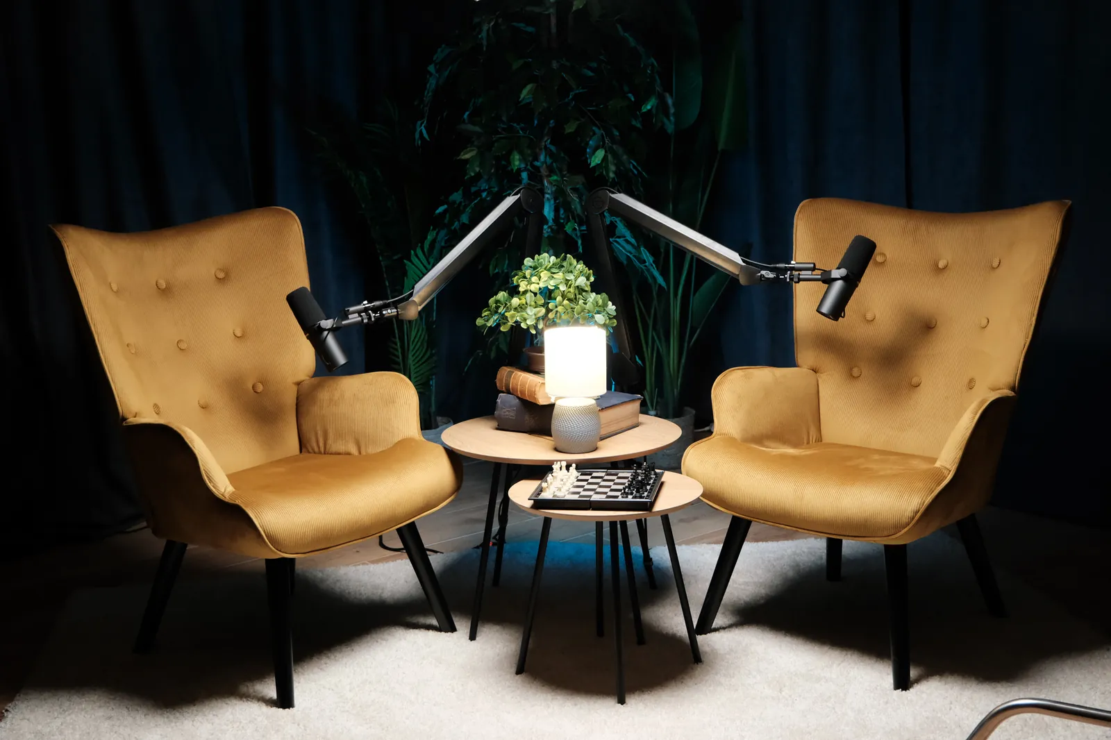 Zona Dark Lounge, sillones y cortinas oscuras — Palette Studio Valencia