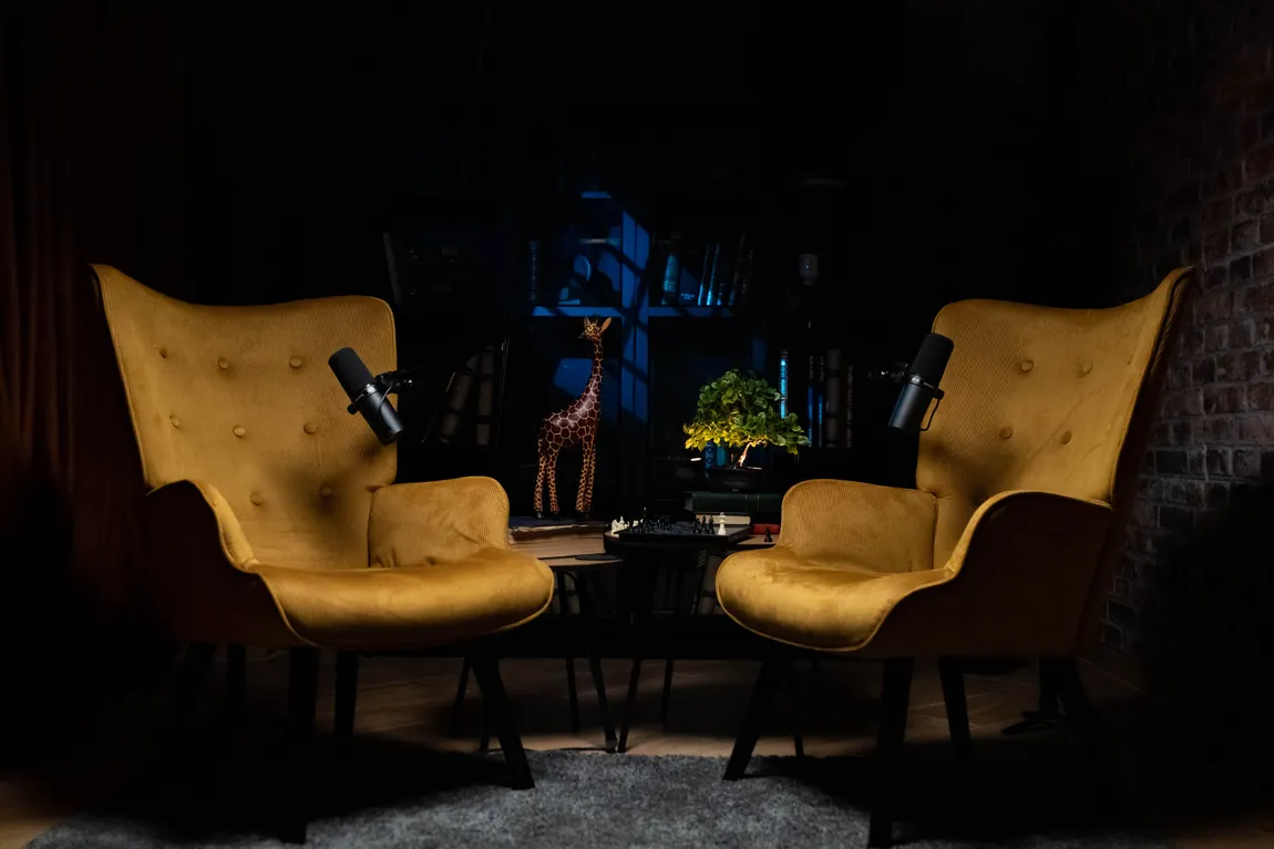 Library, Sillones · luz azul — Palette Studio Valencia