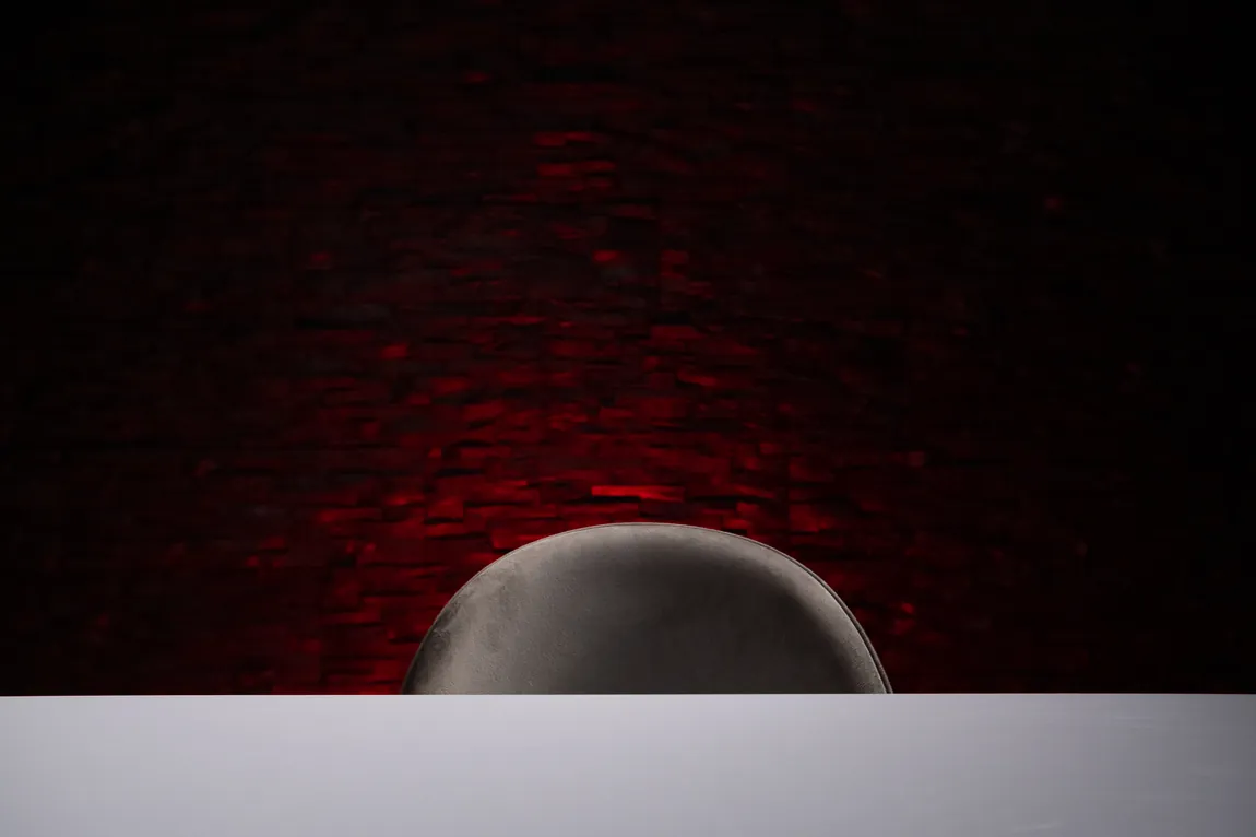 Monolith, Luz roja · pared — Palette Studio Valencia